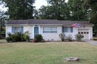 Building Photo - 1115 Cranbrook Dr