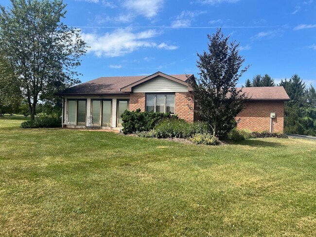 Building Photo - 3 Bedroom Home on 3 Acres
