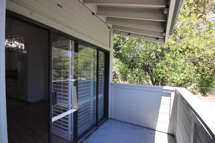 Building Photo - 542 N Orange Grove Blvd