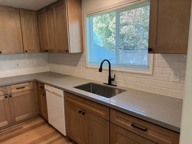 Building Photo - Updated 3 bedroom 2 bath home in a great neighborhood!