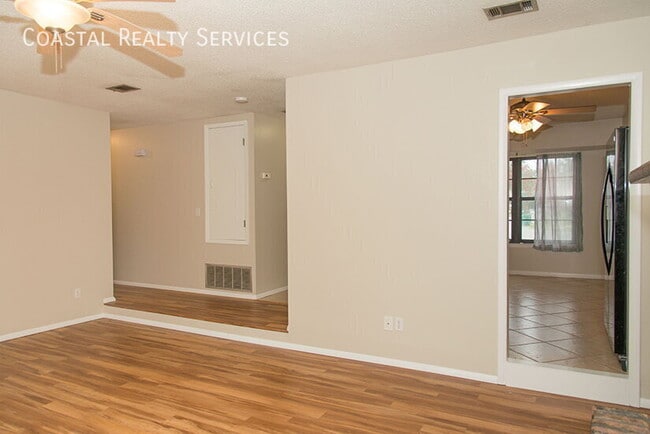 Building Photo - 1116 Greentree Ct