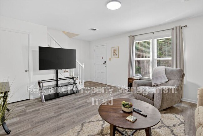 Building Photo - 115 S Mendenhall St