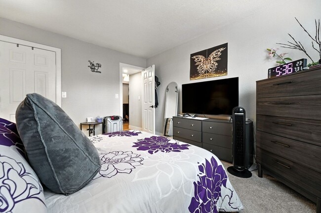 Building Photo - Beautifully Updated 1 Bed, 1 Bath Rental -...