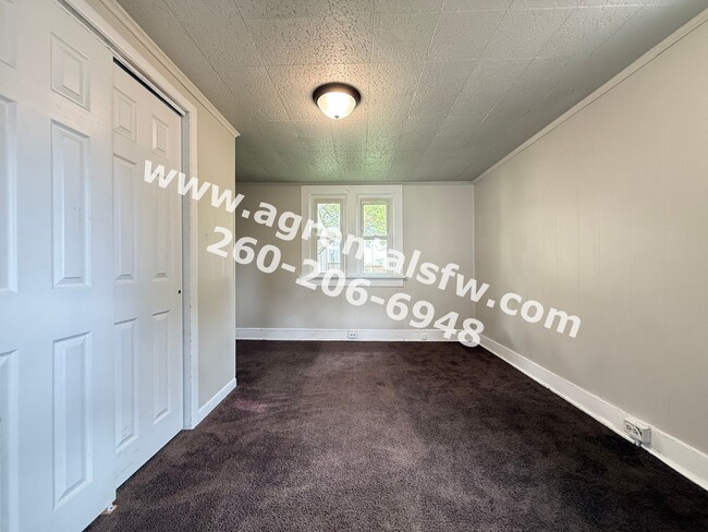 Building Photo - 3 Bedroom House