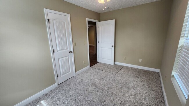 Building Photo - 2702 N Railroad St