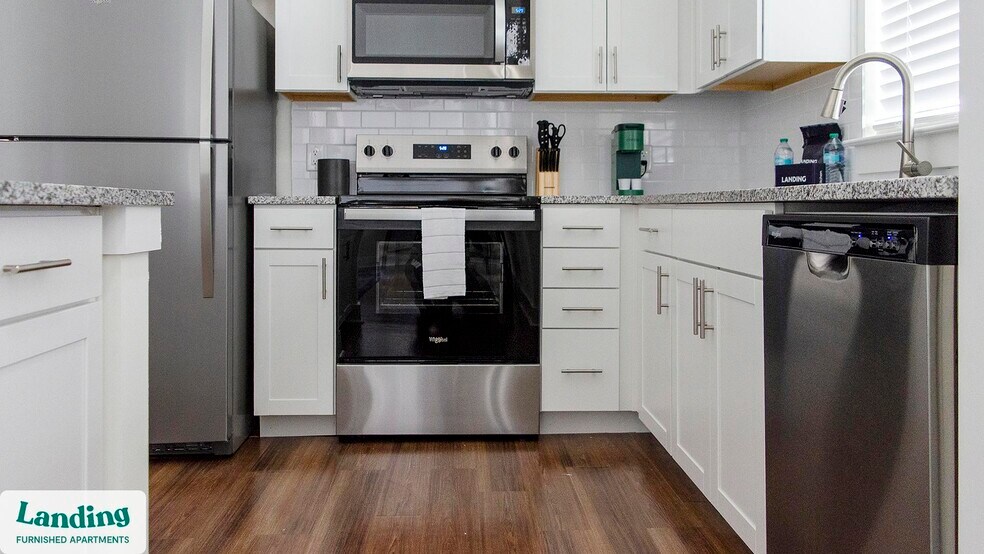 Building Photo - 901 Kelly Green Ln