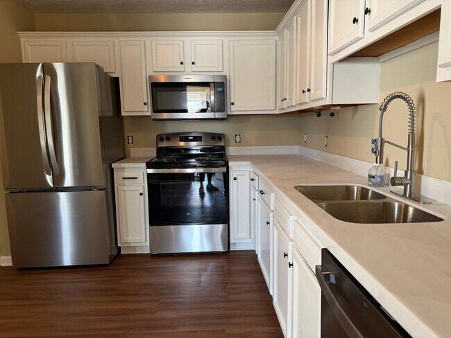 Building Photo - 128 Bay Hill Dr