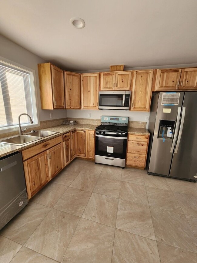 Building Photo - 6th Ave SE Duplex