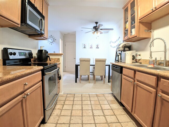 Building Photo - 2250 Monroe St