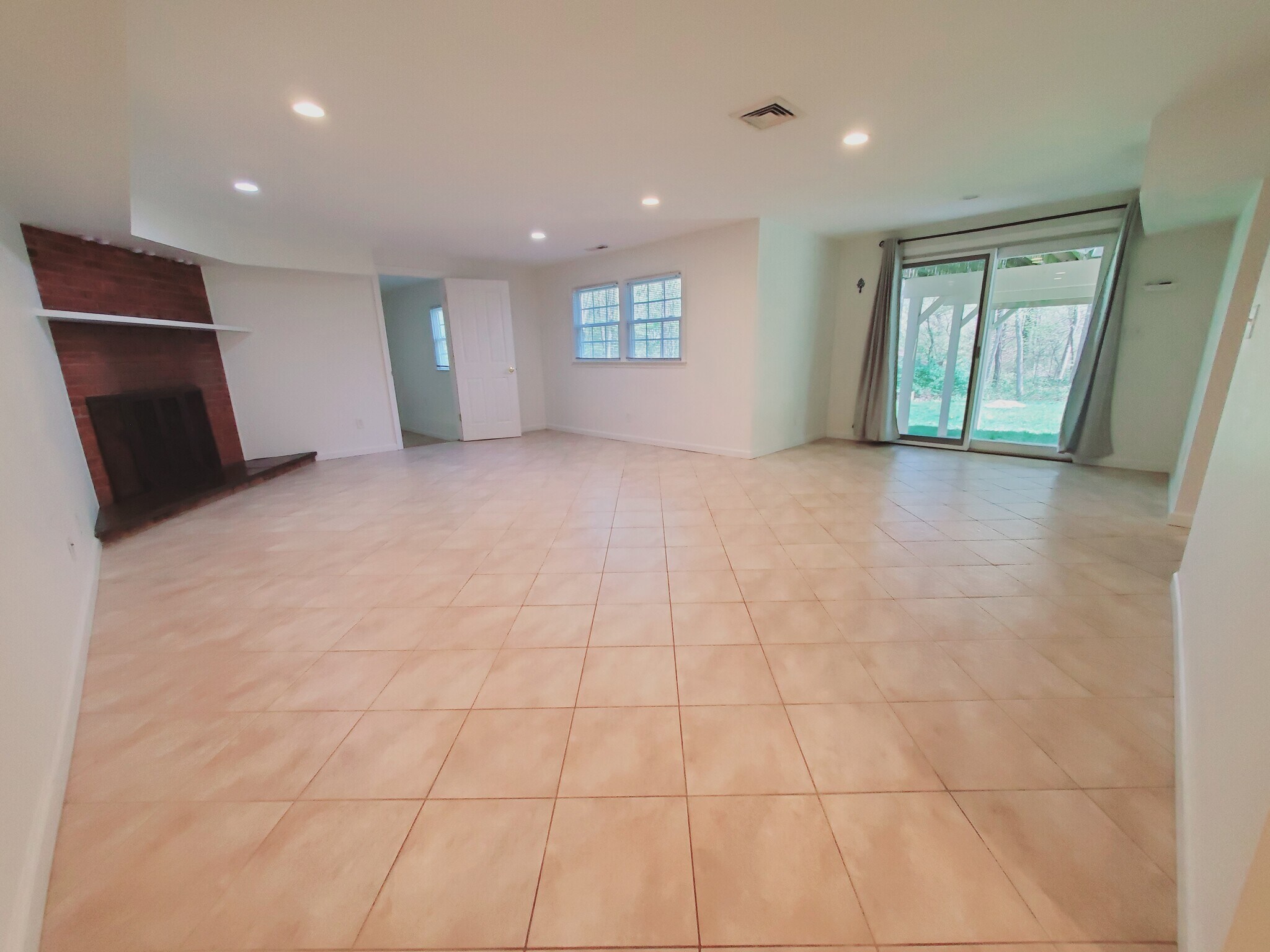 Building Photo - 74 Coventry Rd