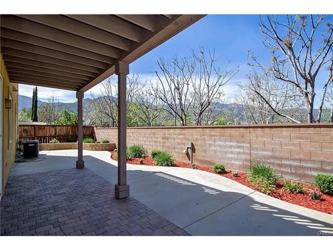 Building Photo - 24967 Cliffrose St