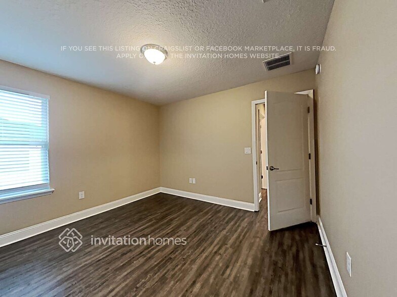 Building Photo - 4518 Song Sparrow Dr