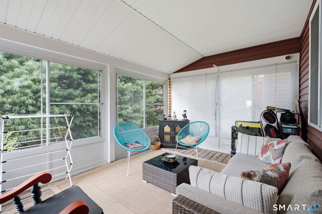 Building Photo - 7 Bridlewood