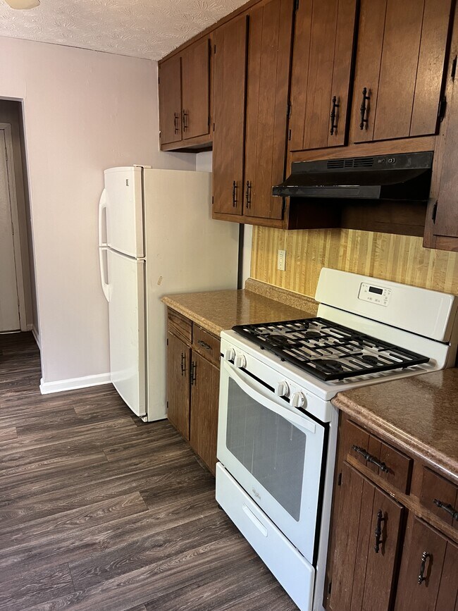 Building Photo - 662 Stonehedge Dr