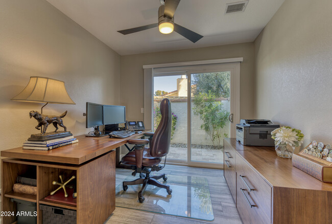 Building Photo - 7812 E Oakshore Dr