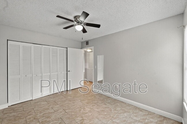Building Photo - 1543 Lake Crystal Dr