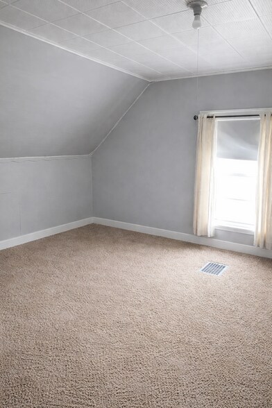 Building Photo - 1478 Van Buren Ave