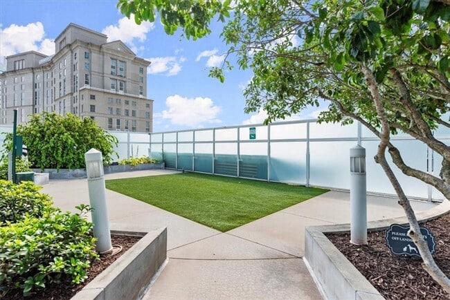 Building Photo - 10 Terminus Luxury 2 Bedroom Condo in Heart of Buckhead