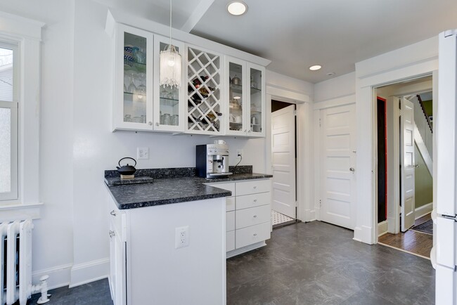 And a place for your wine! - 4604 4th St S