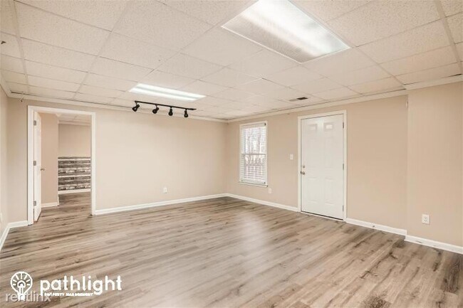 Building Photo - 4 br, 2.5 bath House - 142 Piedmont Ln UNIT