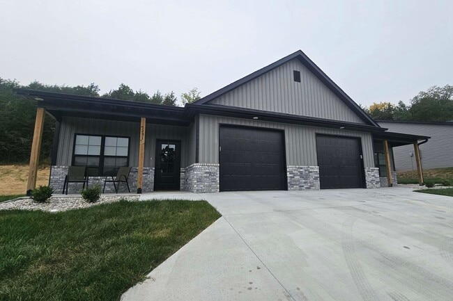 Primary Photo - 1327 Autumn Ridge Dr