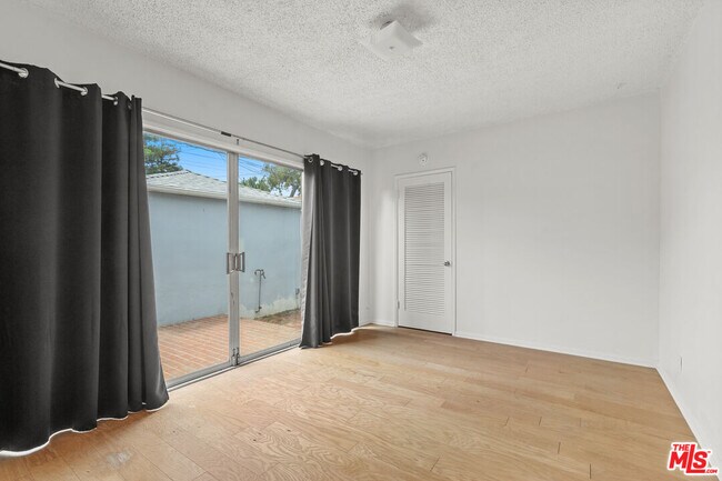 Building Photo - 11813 Gateway Blvd