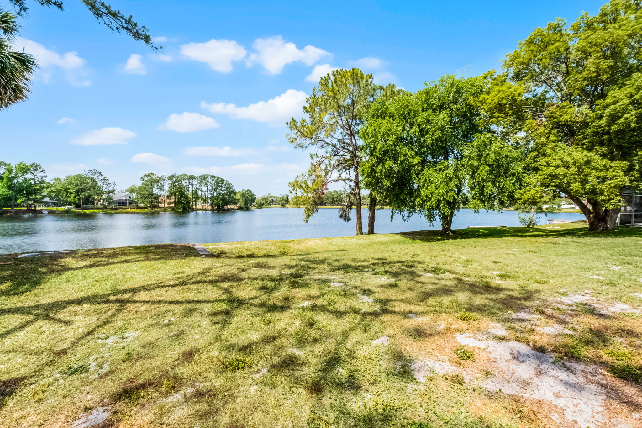 Building Photo - 485 Lakeshore Dr