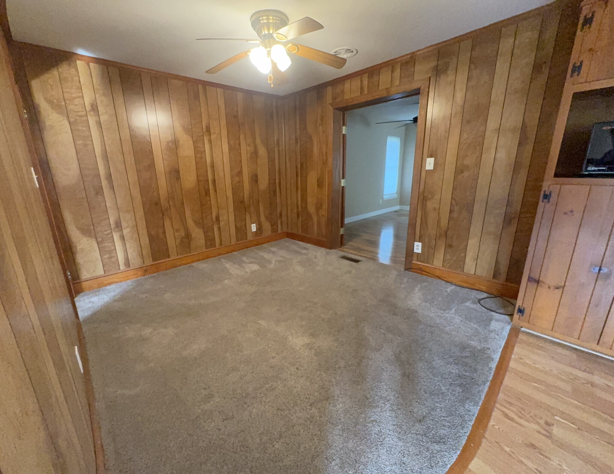 Den / Breakfast Nook - 2904 Norfolk St