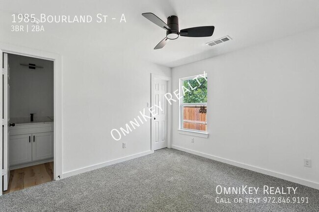 Building Photo - 1985 Bourland St