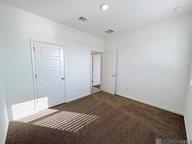 Building Photo - 1047 Drago Dr