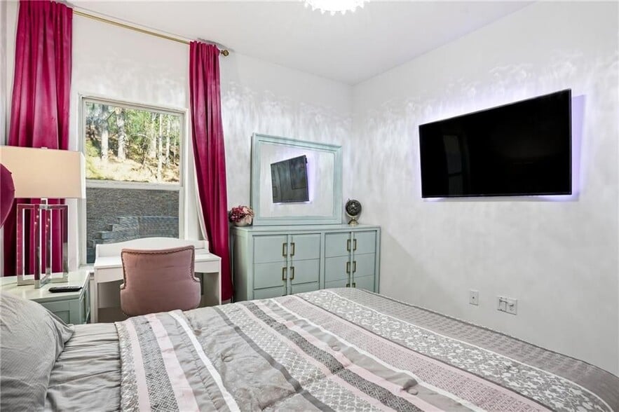 Building Photo - 341 Emporia Loop