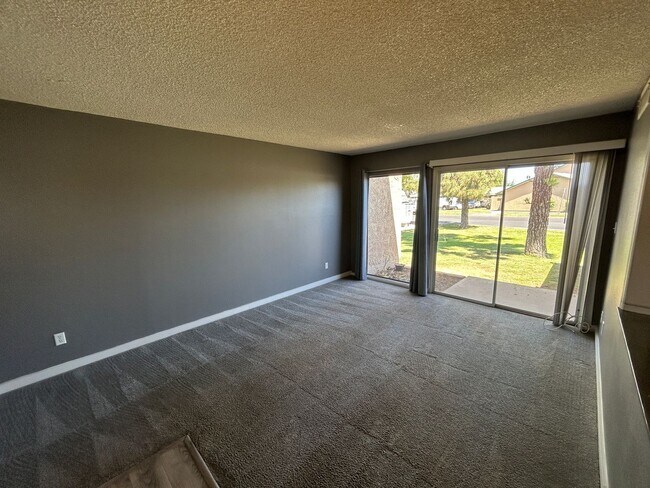 Building Photo - 4501 W Continental Dr