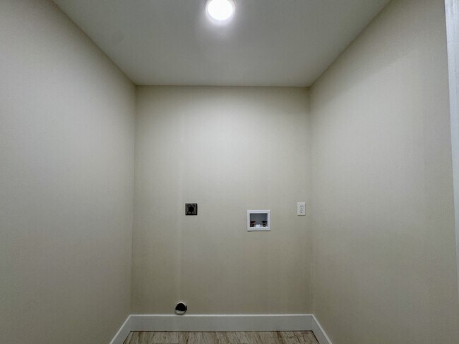 Building Photo - 195 Ritchey Rd