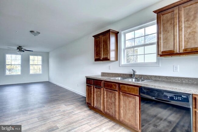 Building Photo - 88 Brookside Ave