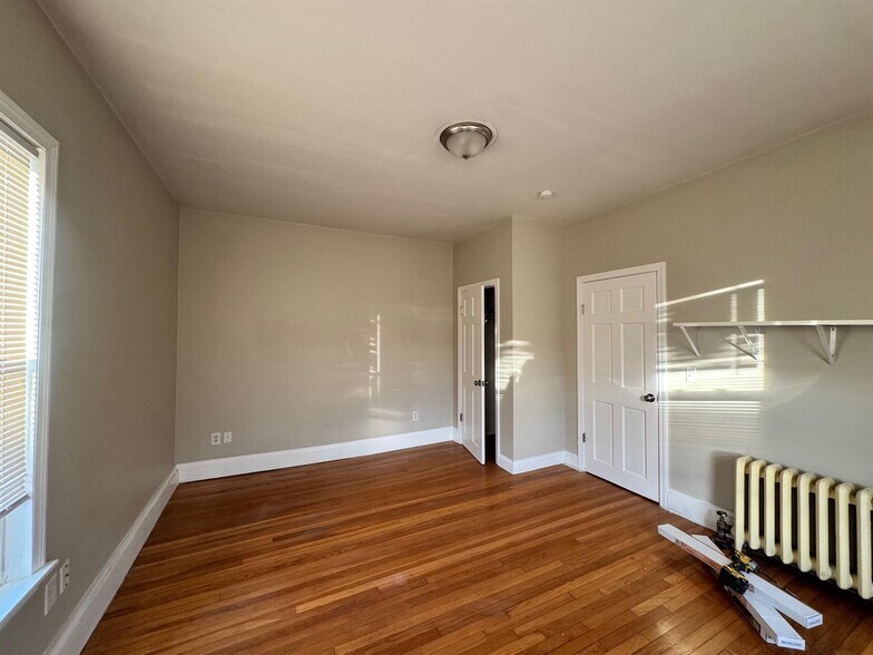 Building Photo - 115 Elm St