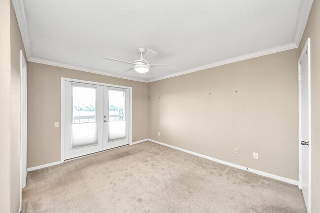 Building Photo - 1860 White Oak Dr