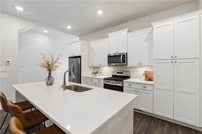 Building Photo - 857 Constellation Dr