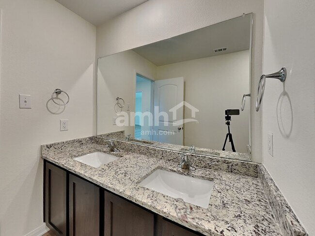 Building Photo - 216 Foster Ln