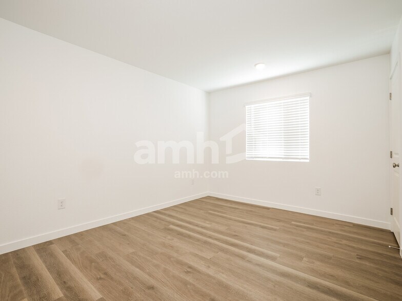 Building Photo - 2411 Dolly Ave