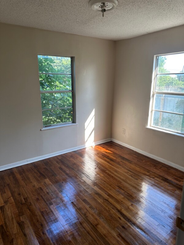 Building Photo - 1905 Connor Ave