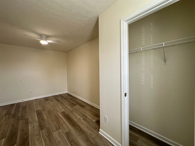 Building Photo - 1437 Day Lily Dr