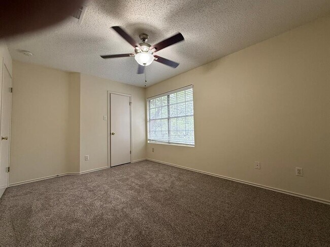 Building Photo - 2304 Granberry Dr