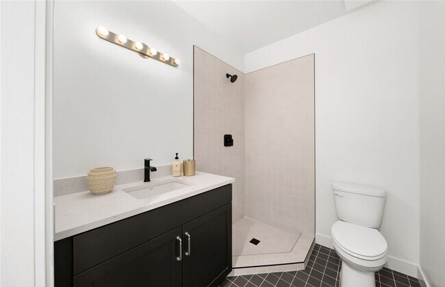 Building Photo - 581 Higuera St
