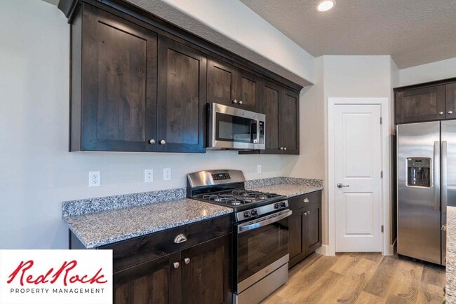 Building Photo - 3 Bedroom Hurricane Townhome With Scenic Views