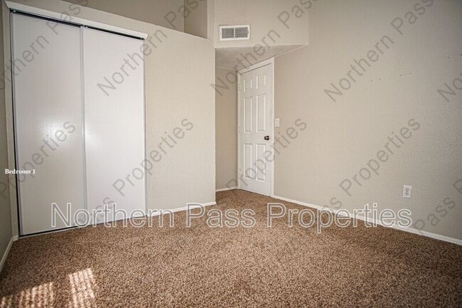 Building Photo - 1686 St Stephen Pl