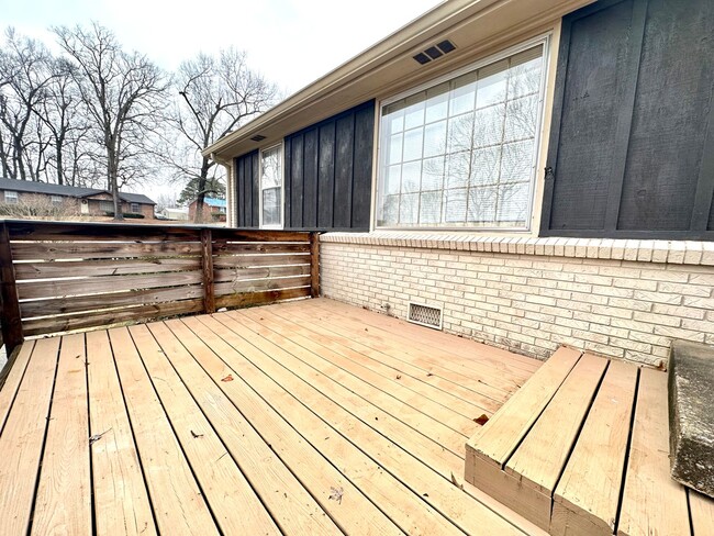 Building Photo - 28 Leonard Dr