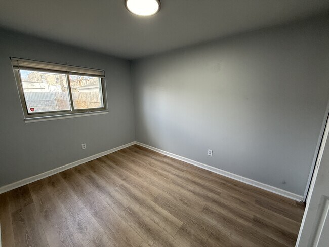 Building Photo - 14219 Hobart Ave