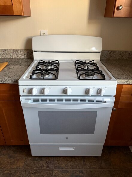 Building Photo - 146 Union Ave