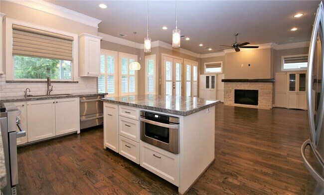 Building Photo - 1213 Althea Dr