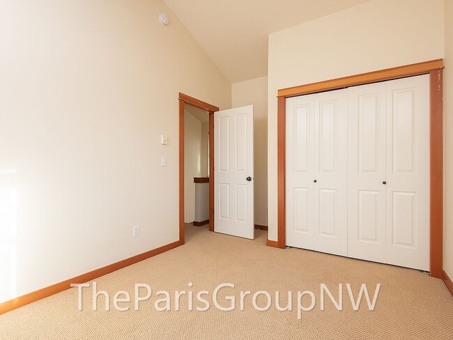 Building Photo - Gorgeous Green Lake 3BR TH – Walk to Swim,...